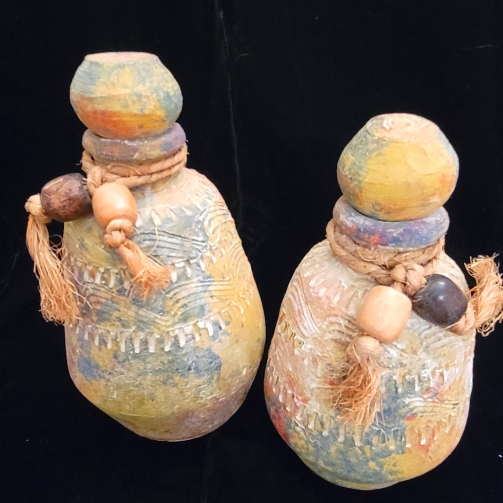 Arizona Pottery Containers with stoppers. Set of 2. Unique texture finish. - Picture 1 of 8